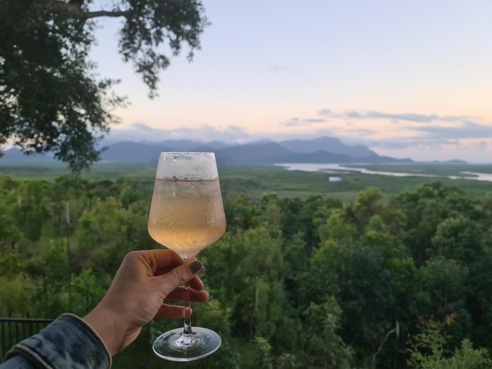 Vista Hinchinbrook Lejlighedshotel Cardwell Eksteriør billede